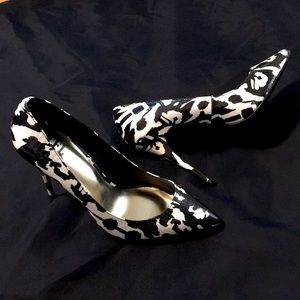 Women’s heels by, L-ELEKTRIK in black multi snake.